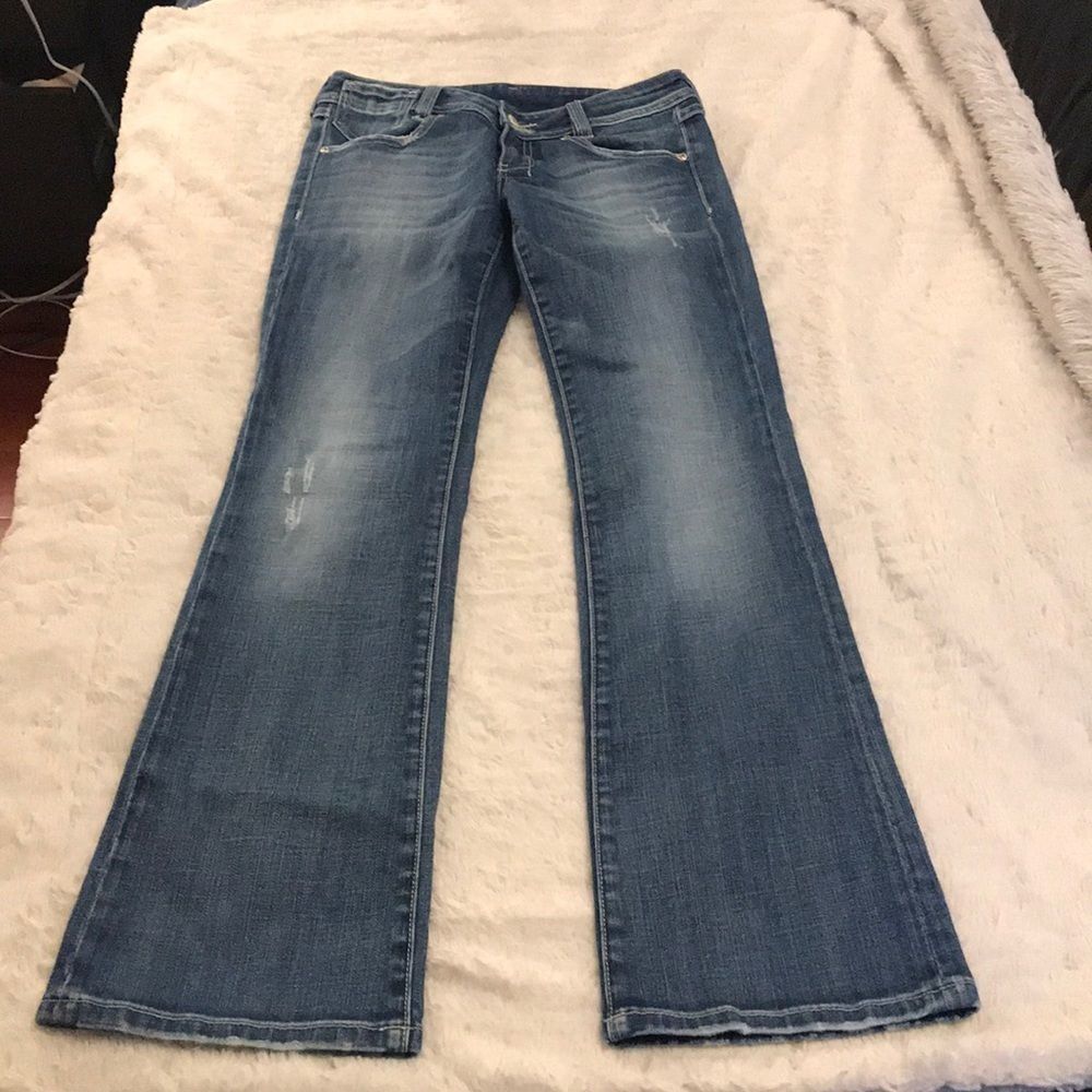 Medium wash Vigoss jeans Size 27!